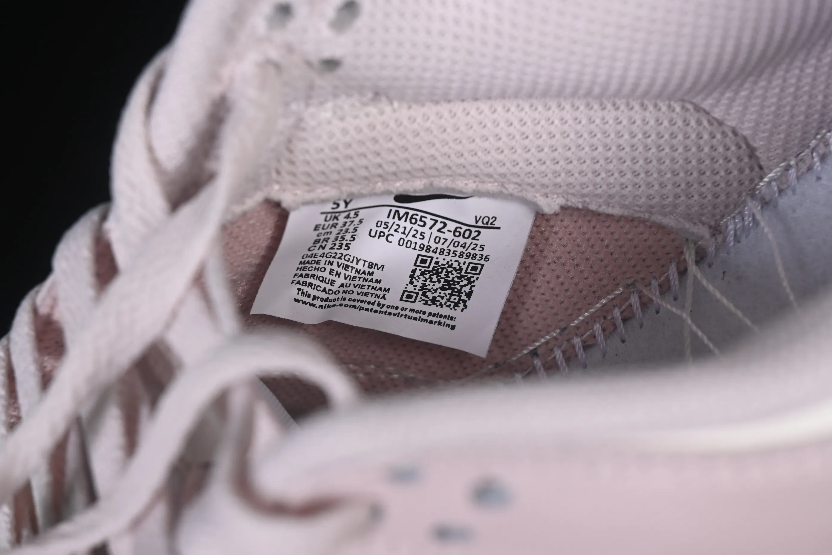All categories Nk SB Dunk Series Nk SB Dunk Low High-end customized low-top sneakers Nike SB Dunk Low white and pink color low-top casual sneakers IM6572-602